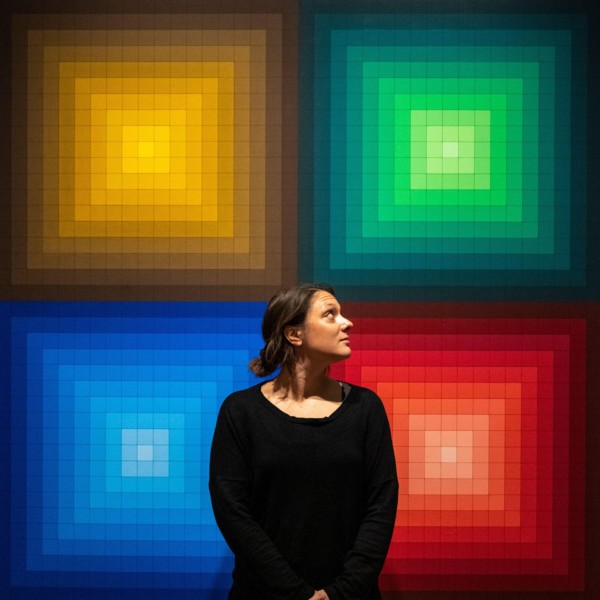 London, UK.  4 October 2022. A staff member views 'Arc Tur', 1968, by Victor Vasarely at a preview of “Einstein in the Sky with Diamonds”, a new exhibition by the late Hungarian artist Victor Vasarely...