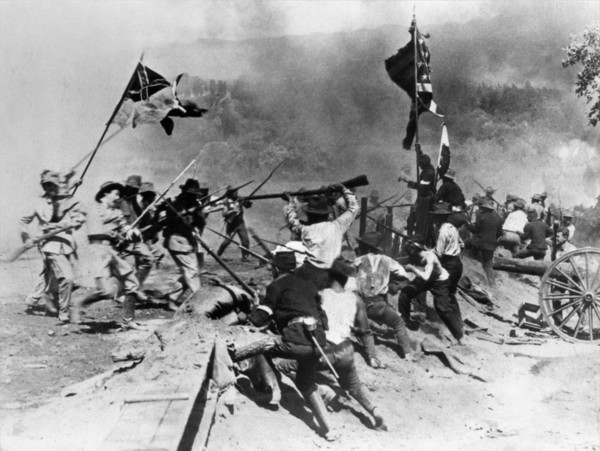 Battle Scene with HENRY B. WALTHALL as the Little Colonel in THE BIRTH OF A NATION 1915 director D.W. GRIFFITH novel / play Thomas Dixon Jr. David W. Griffith Corp. / Epoch Producing Corporation
