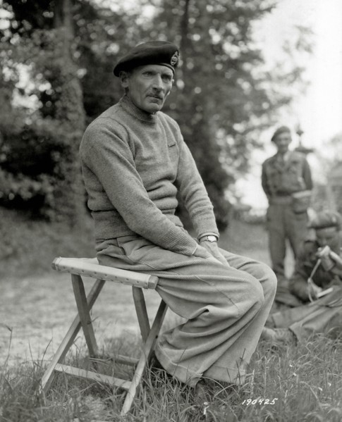 Le Général britannique B. Montgomery lors de la 1ère conférence de presse depuis le début de la
