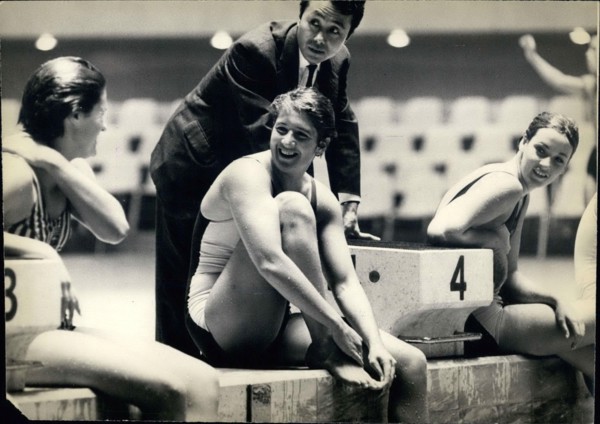 1964 - Tokyo Olympics: Dawn Fraser, chats with one of her team mates at the Olympic Pool. The Australian swimmer looks confident of winning a gold medal. © Keystone Pictures USA/ZUMAPRESS.com/Alamy Li...