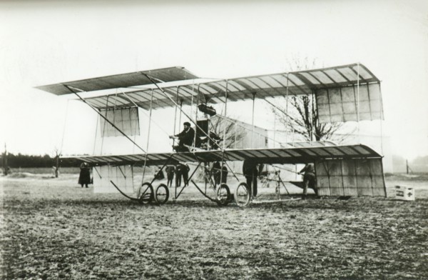 The biplane Farman before a take off in the April 1909