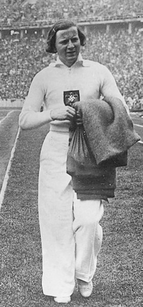Four members of the German women's relay team, during the 1936 Berlin Olympic Games 40 Ilse Dörffeldt 1936