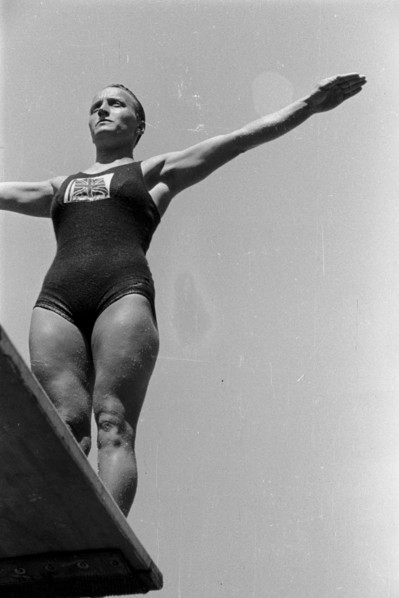 Olympiade 1936 in Berlin - Deutschland, Deutsches Reich, Olympische Sommerspiele, Sommerolympiade 1936 in Berlin,Turmspringerin vor dem Sprung Germany, Third Reich, Olympic Games, Summer Olympics 1936...