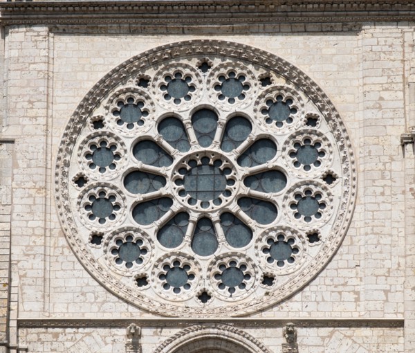 External view of the south transept rose widow Chartres cathedral,  Eure-et-Loir, France, Europe