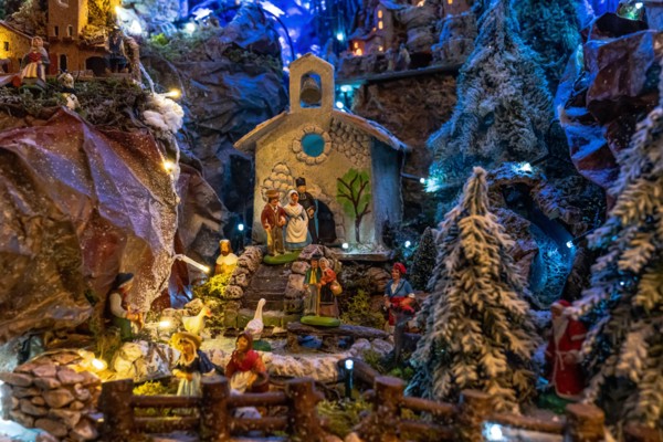 Traditional Provencal Christmas crib - Close up on Santons