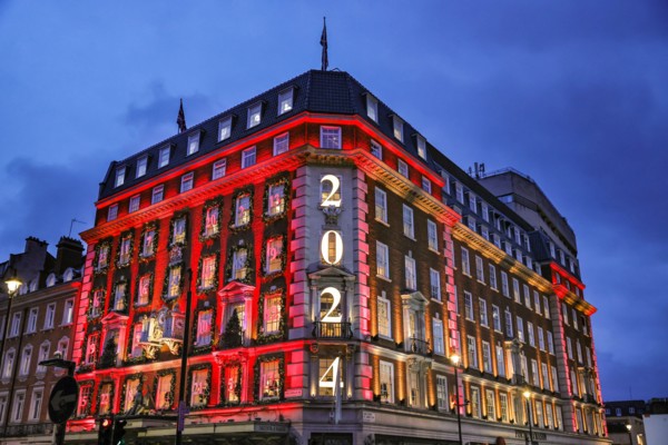 London, UK. 18th Nov, 2024. The annual 'advent calendar' facade decorations and 2024 display glows in festive red on the Fortnum and Mason building in Piccadilly. Christmas Lights, baubles and elabora...