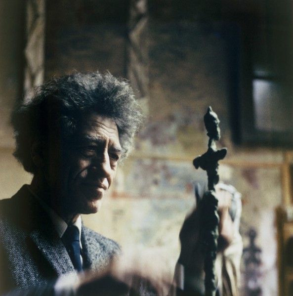 Alberto Giacometti, Schweizer Bildhauer, Maler und Grafiker, in seinem Atelier in Paris, Frankreich 1962. Swiss sculptor, painter and graphic artist Alberto Giacometti at his studio in Paris, France 1...
