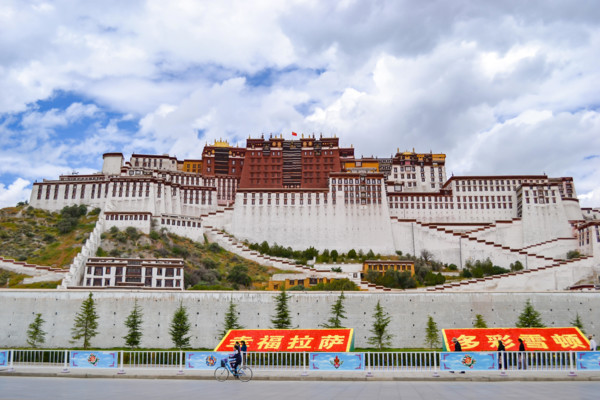 Potala Palace, the original residence of the Dalai Lama and the most important architecture of Tibetan Buddhism in Lhasa, Tibet, China