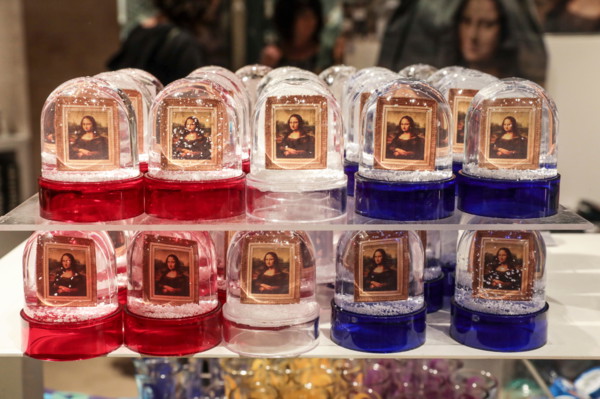 LA JOCONDE  AT THE GIFT SHOP , LOUVRE MUSEUM