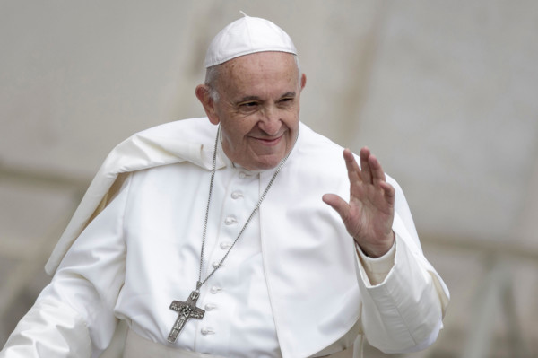 Pope Francis greets the faithful as he arrives to lead his Weekly General Audience in St. Peter's Square. (Photo by Giuseppe Ciccia / Pacific Press)