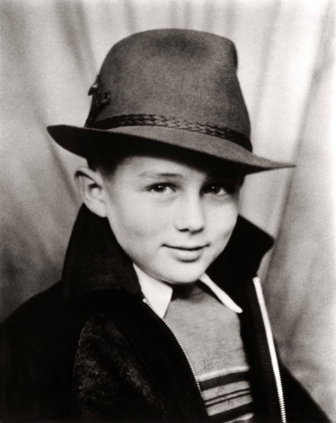 1941 ca , Santa Monica , California : The future movie legend superstar JAMES DEAN ( 1931 - 1955 ), aged 10 . - CINEMA - portrait - attore - ritratto