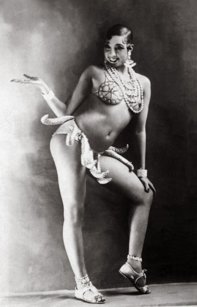 1925 ca : The celebrated singer and dancer of parisian Jazz Age the american JOSEPHINE BAKER ( Saint Louis USA 1906 - Paris , France 1975 ), photo by