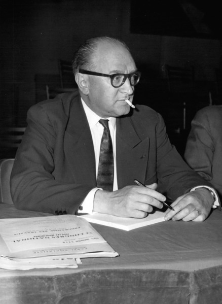 Dec. 21, 1976 - Guverture Du Congres SFIO A ISSY-Les-Moulineaux - Le Congress Socialiste Vient Be S'Ouvrir Ce Matin A Issy-Les-Moulineaux - NPM/Un Gros Plan De M. Guy Mollet Dans La Tribune, Assistant...