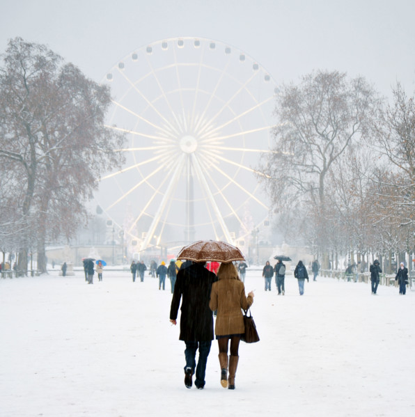 couple in Paris during a snow day