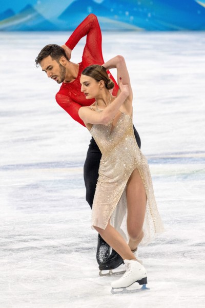 Beijing, Hebei, China. 14th Feb, 2022. French figure skaters Gabriella Papadakis and Guillaume Cizeron on their way to a gold medal at the Beijing 2022 Winter Olympics during their Free Dance performa...