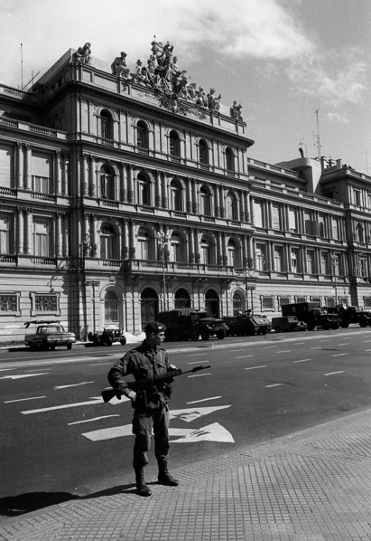 Government House (Casa Rosada) during the March 24th, 1976 coup d´etat dethroning Argentine President Isabel Perón from power, Buenos Aires, Argentina