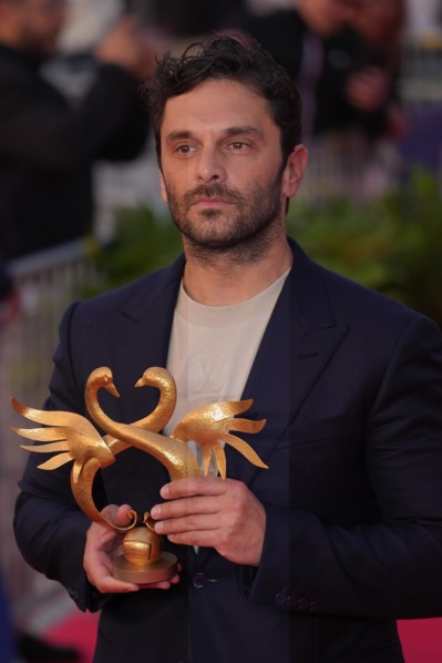 Cabourg, France. 14 juin 2025. Pio Marmai est ?lu meilleur acteur lors des laur?ats tapis rouge du 39e Festival du film de Cabourg ˆ Cabourg, France  le 14 juin 2025. Photo par Laurent Lairys /ABACAPR...