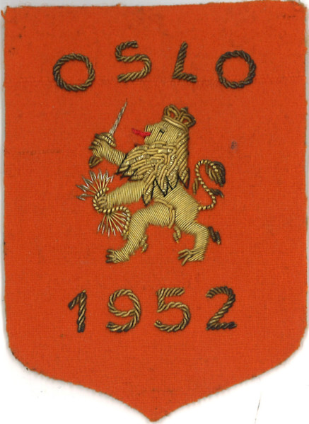 The 'Nederlands embleem' from the Oslo 1952 Olympics depicts the Dutch emblem used during the event. It represents the Netherlands' participation in the 1952 Winter Olympics in Oslo, showcasing the na...