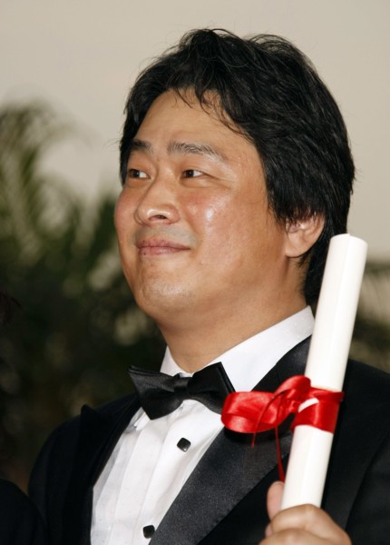 South Korean director Park Chan-Wook poses with the Jury Prize award he received for the film 'Bak-Jwi', at a photo call following the awards ceremony, during the 62nd International film festival in C...