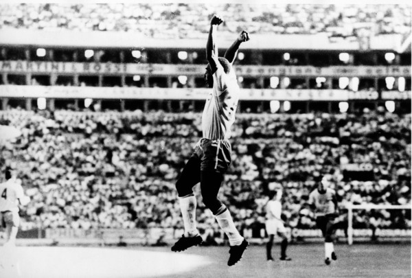 May 31, 1970 - Mexico City, Mexico - Brazilian soccer player EDSON NASCIMENTO 'PELE' playing in the World Cup against Mexico.(Credit Image: © KEYSTONE Pictures USA/ZUMAPRESS.com)