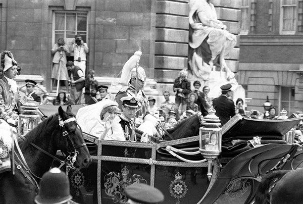 Lady Di and Prince Charles' wedding (1981)