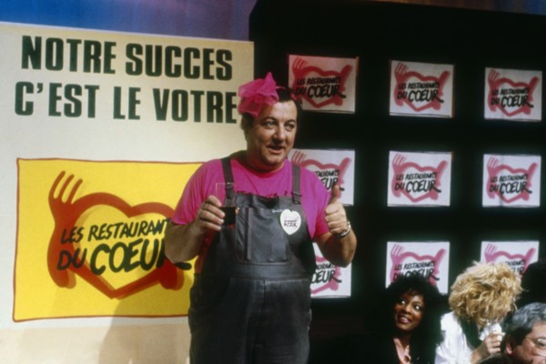 Coluche at the Restos du Coeur in 1986