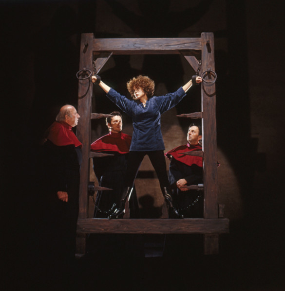 The play "Jeanne et les juges"