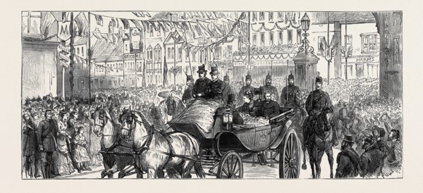 THE DUKE AND DUCHESS OF EDINBURGH AT ASHFORD: THE PROCESSION PASSING THE SARACEN'S HEAD, DECEMBER