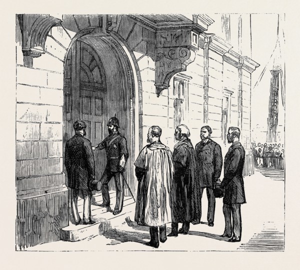 THE ROYAL VISIT TO GREAT YARMOUTH: THE PRINCE OF WALES UNLOCKING THE DOOR OF THE NEW MUNICIPAL