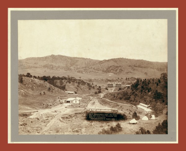 Wi-wi-la-kah-ta canon. Old hotel, new bath house, Hotel Minnekahta and Battle Mt. in background,