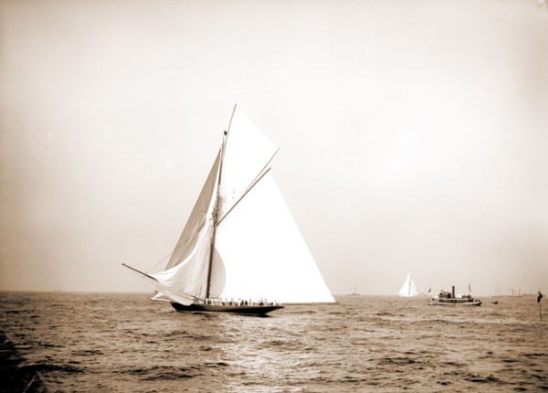 Valkyrie setting spinnaker, Peabody, Henry G, (Henry Greenwood), 1855-1951, Valkyrie II (Yacht),