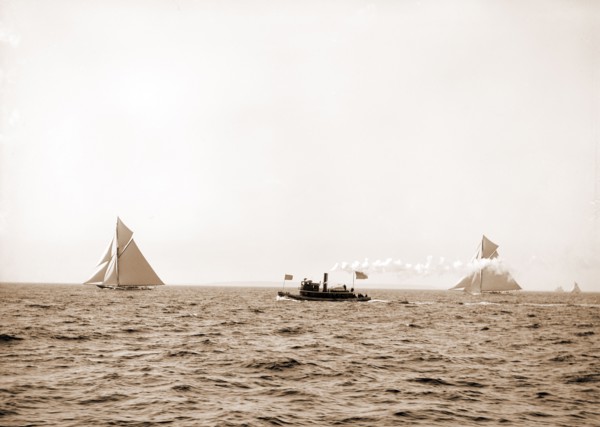 Valkyrie and Vigilant, after the start, Vigilant (Yacht), Valkyrie II (Yacht), America's Cup races,