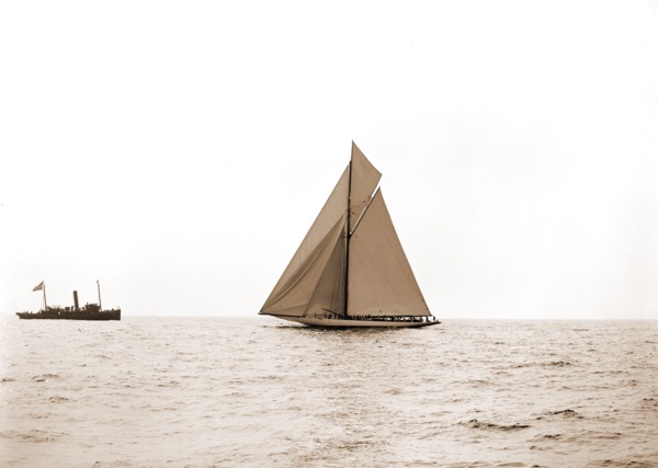 Columbia and Shamrock I on the line, Columbia (Sloop), Shamrock I (Yacht), America's Cup races,