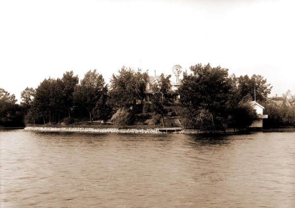 Darling residence, Lake Orion, Mich, The, Lakes & ponds, Dwellings, United States, Michigan, Orion,