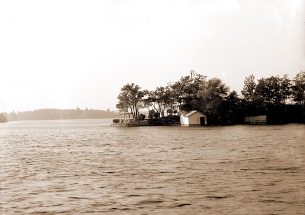 Simmons' residence, Lake Orion, Mich, The, Lakes & ponds, Dwellings, United States, Michigan,