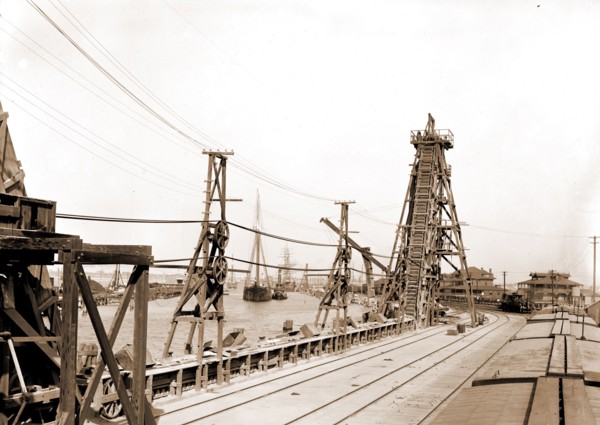 Phosphate elevators, Tampa pier, Fla, Piers & wharves, Elevators, Phosphate industry, United