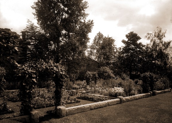 Garden and arbor, residence of Mrs. Franklin H. Walker, Detroit, Mich, Gardens, United States,