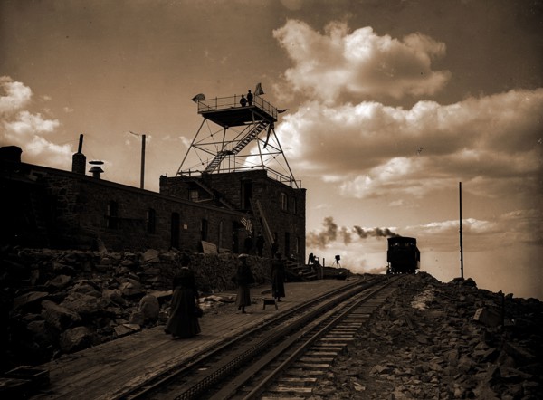 Station and hotel, summit of Pike's Peak, Jackson, William Henry, 1843-1942, Hotels, Railroad
