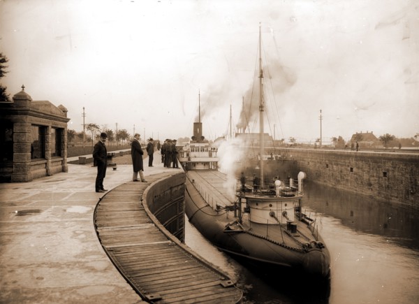 Whaleback Str. Pathfinder in the locks, Sault Ste. Marie, Mich, Pathfinder (Whaleback), Locks