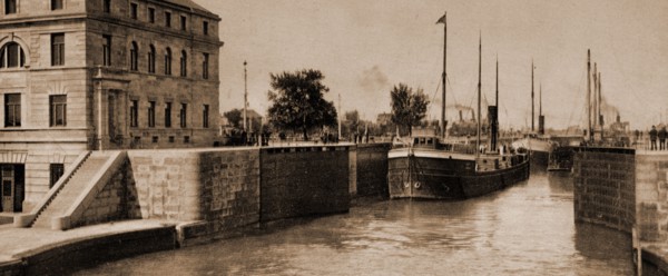 Entering Poe Lock, Sault Ste. Marie, Michigan, Locks (Hydraulic engineering), United States,