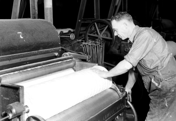 Manchester, New Hampshire - Textiles. Pacific Mills. Finisher Lapper (Front end). Makes finished