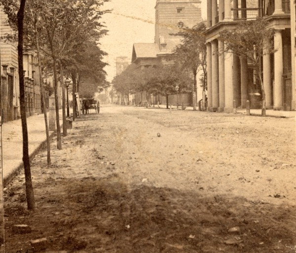 Meeting St., near Broad, Charleston, S.C., looking north. St. Michael's church in the middle