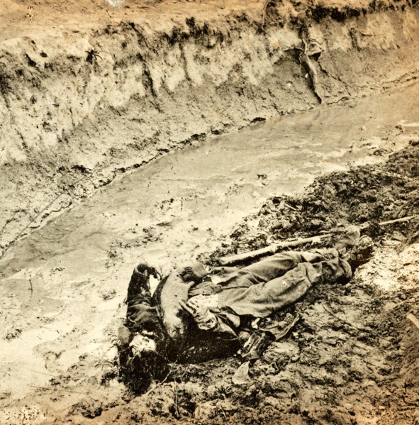 Dead Confederate soldier in the trenches of Fort Mahone, Petersburg, Virginia, US, USA, America,