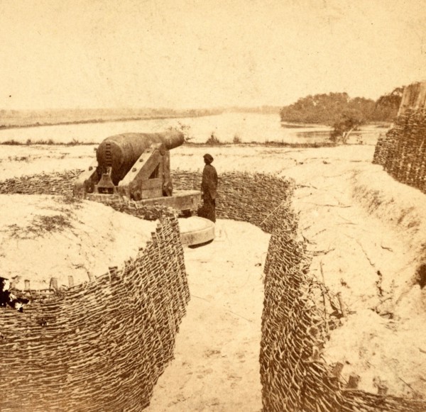 Same gun, as shown in no. 1015, with Hurdle Revertment (i.e. revetment) and Epaulement - unfinished