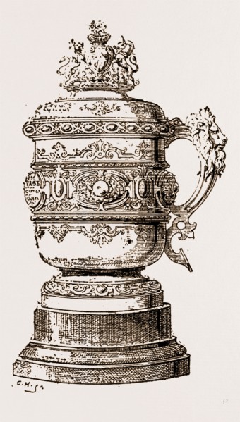 THE QUEEN'S GOLD VASE The Gift of the Queen
