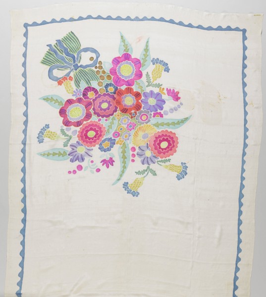 Scarf crepe de Chine with a white ground, which on both sides a multicolored pattern of flowers,