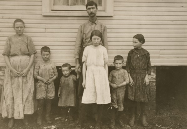 [Gracie Clark, Spinner, With Her Family, Hunstville, Alabama]