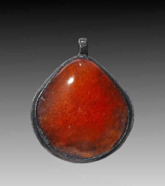 Oyster-Shell Pendant, 1980-1801 BC. Egypt, Middle Kingdom, Dynasty 12. Carnelian and silver;