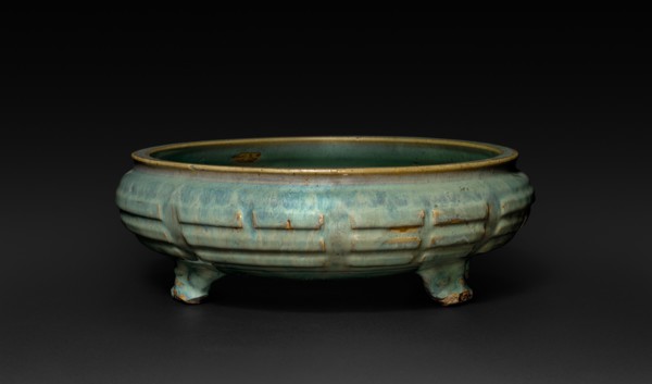 Tripod Bulb Dish, Ming dynasty. China, Ming dynasty (1368-1644). Porcelain; diameter: 32.4 cm (12