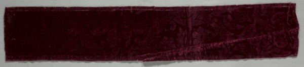 Fragment, 1500-1550. Italy, first half of 16th century. Silk velvet; overall: 86.4 x 17.2 cm (34 x